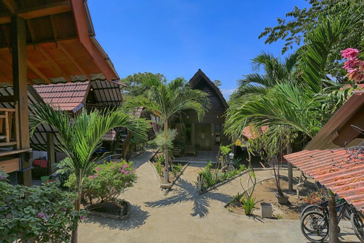 Hotel Oyo 1365 Sunrise Lumbung Gili Trawangan Exterior foto