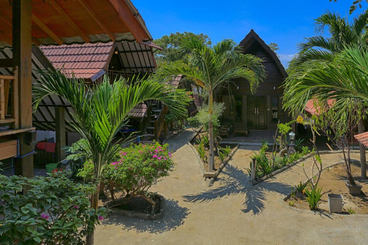 Hotel Oyo 1365 Sunrise Lumbung Gili Trawangan Exterior foto